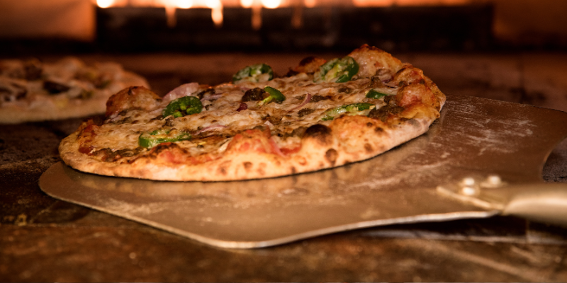 Dove trovare una pizzeria con forno a legna a Montà: gusto e tradizione